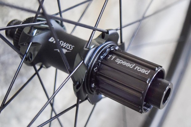 gravel road wheel hub